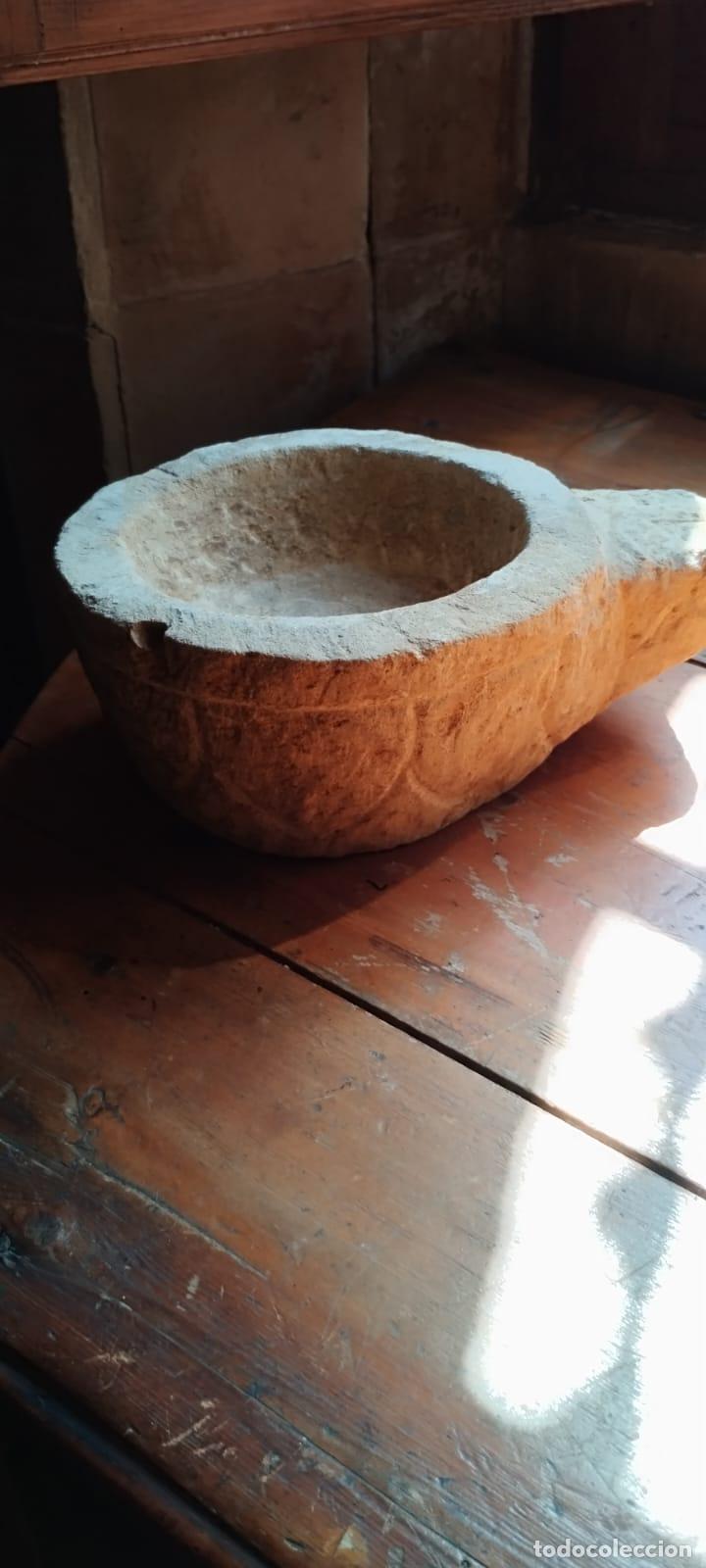 Antig&uuml;edades: benditera romanica o preromanica.