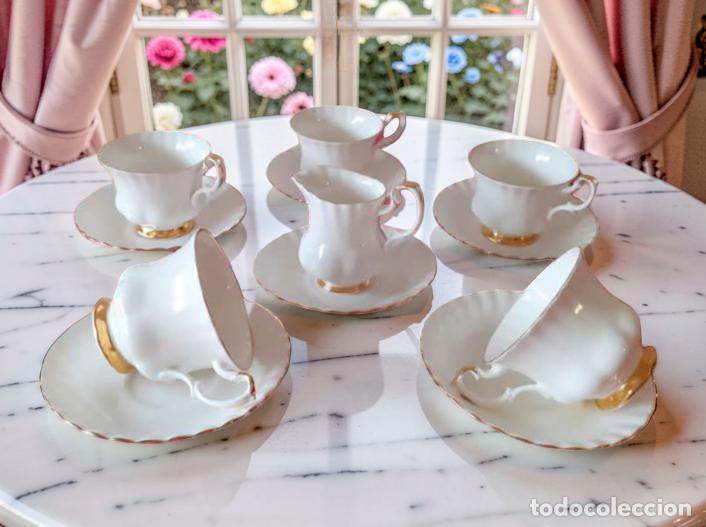 Antig&uuml;edades: Lote de 5 tazas y platillos m&aacute;s lechera Royal Albert Val d Or