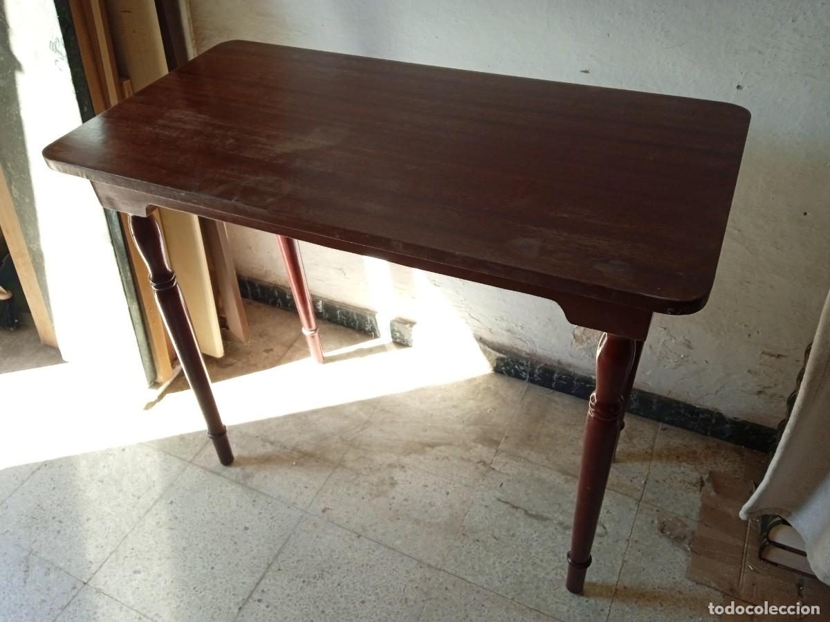 Antig&uuml;edades: Mesa auxiliar de madera