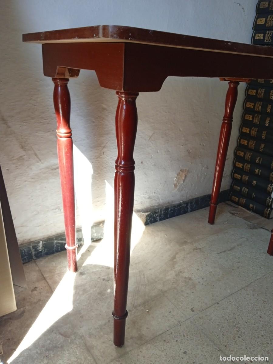 Antig&uuml;edades: Mesa auxiliar de madera - Foto 4