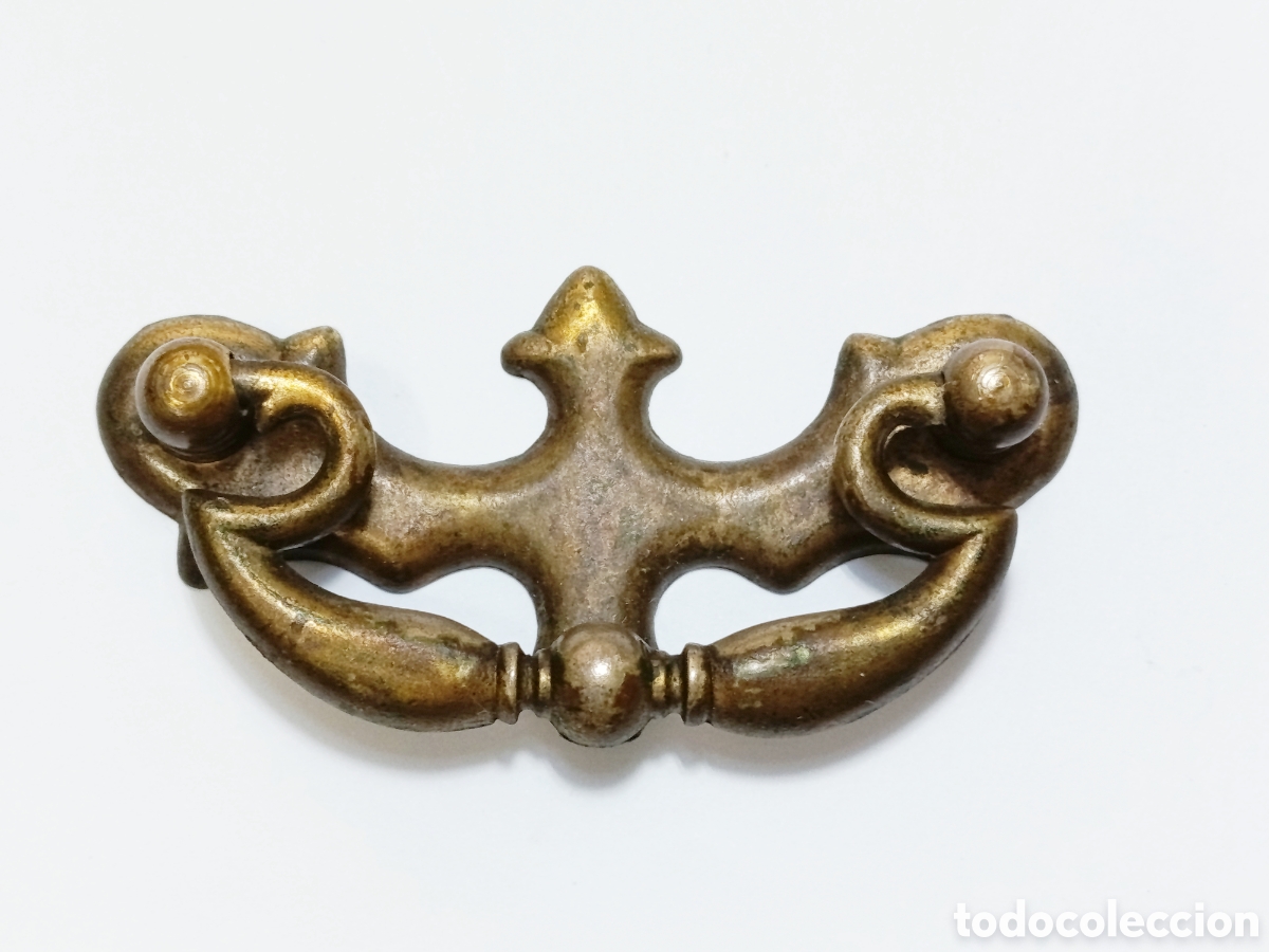 Antig&uuml;edades: Antiguo tirador embellecedor vintage para mueble, metal color oro, largo 7.5 cm