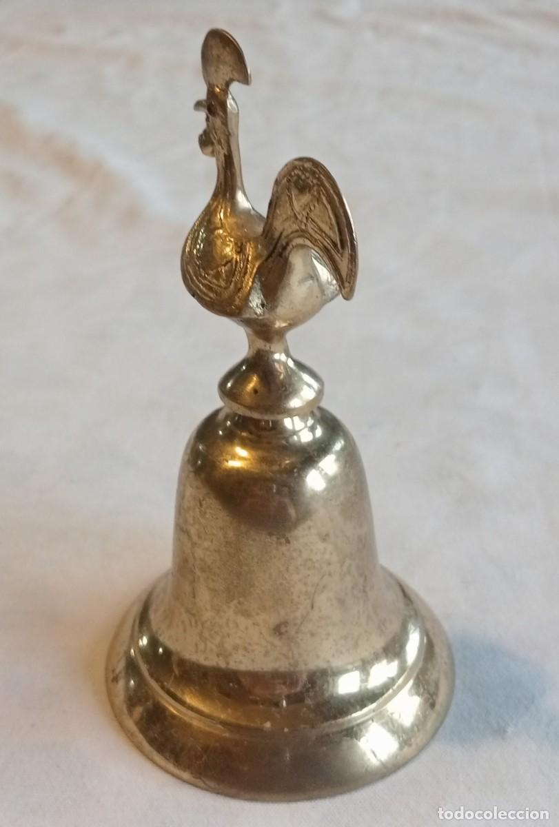 Antig&uuml;edades: CAMPANA DE BRONCE DE MESA CON GALLO - Foto 2
