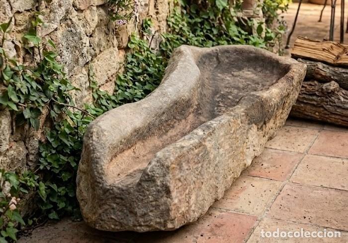 Antig&uuml;edades: P&iacute;a ca&ntilde;o portugu&eacute;s en granito. Pieza antigua rural