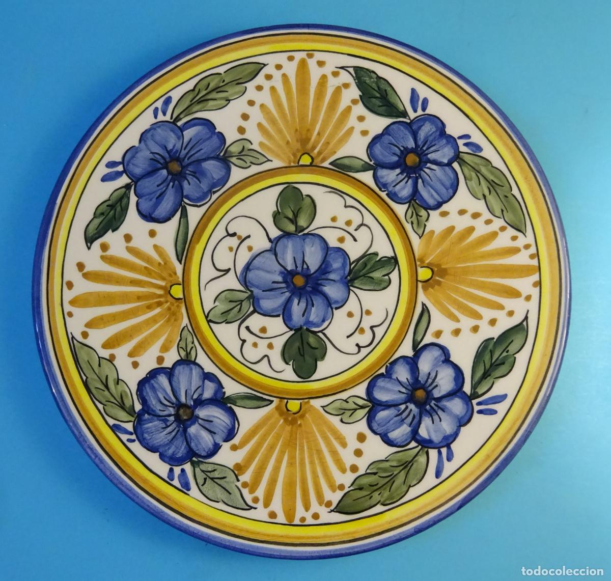 Antig&uuml;edades: PLATO PINTADO A MANO CON DECORACI&Oacute;N MOTIVOS VEGETALES. MANISES. DI&Aacute;METRO 26 CM. FALLERO HONOR