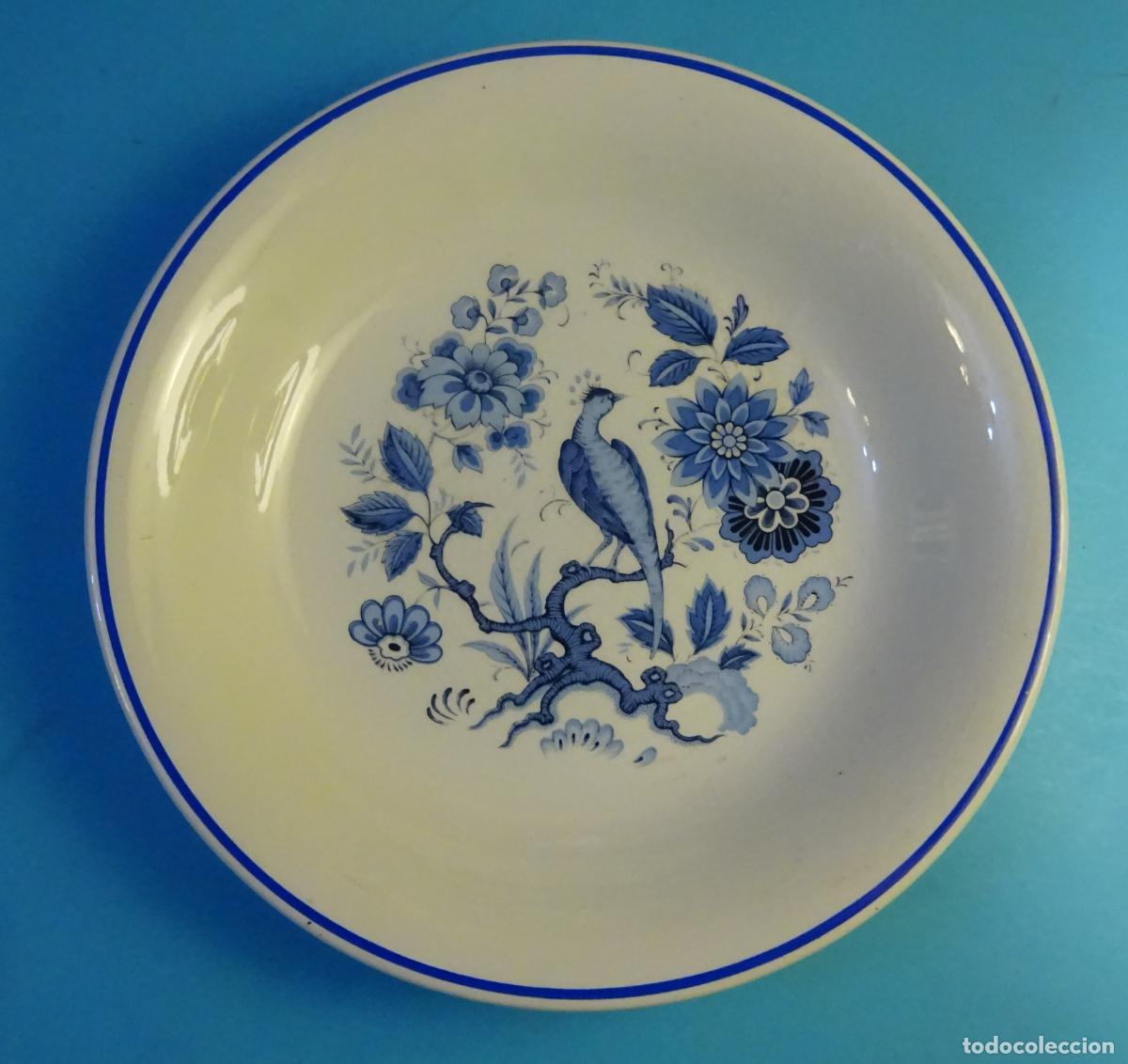 Antig&uuml;edades: PLATO CON DECORACI&Oacute;N MOTIVO AVE DEL PARAISO Y VEGETALES. AZUL. PICKMAN. DI&Aacute;METRO 20 CM