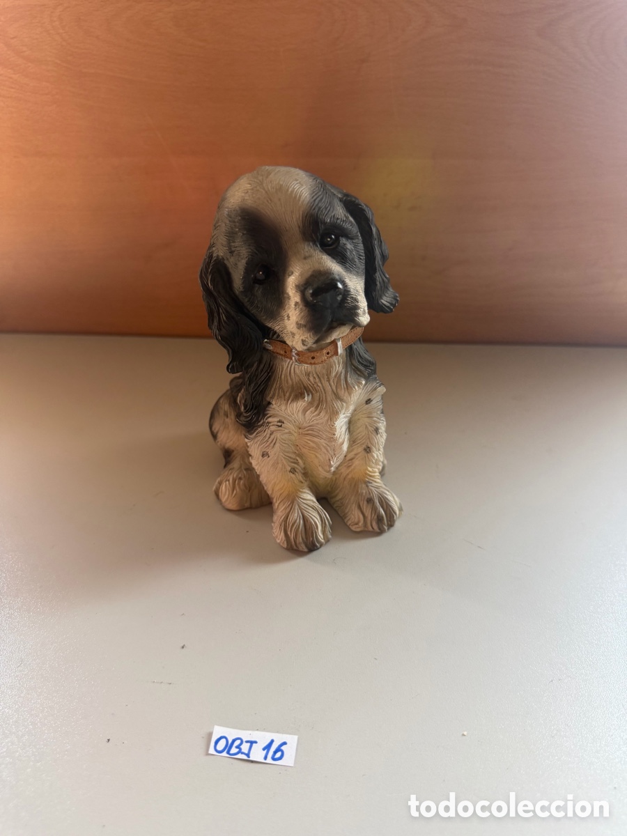 Antig&uuml;edades: figura representa un cachorro de Cocker Spaniel en posici&oacute;n sentada