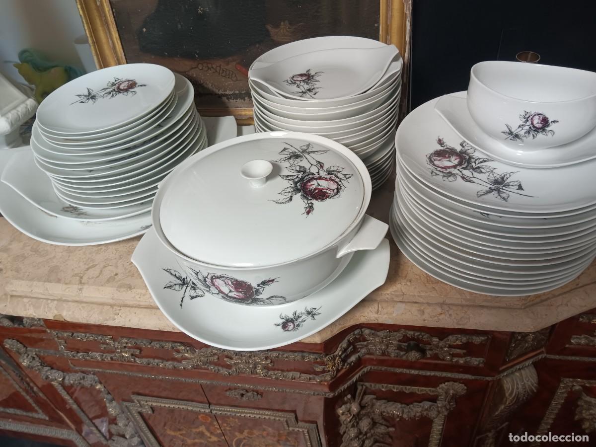 Antig&uuml;edades: vajilla de porcelana blanca con motivos florales de rosas es consistente con juegos producidos por B