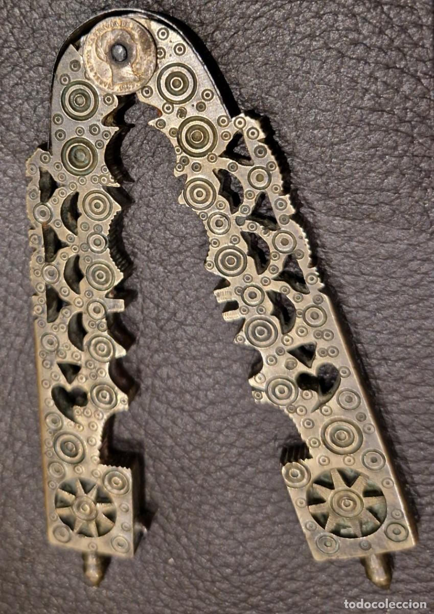 Antig&uuml;edades: Cascapi&ntilde;ones siglo XIX de bronce - Foto 10