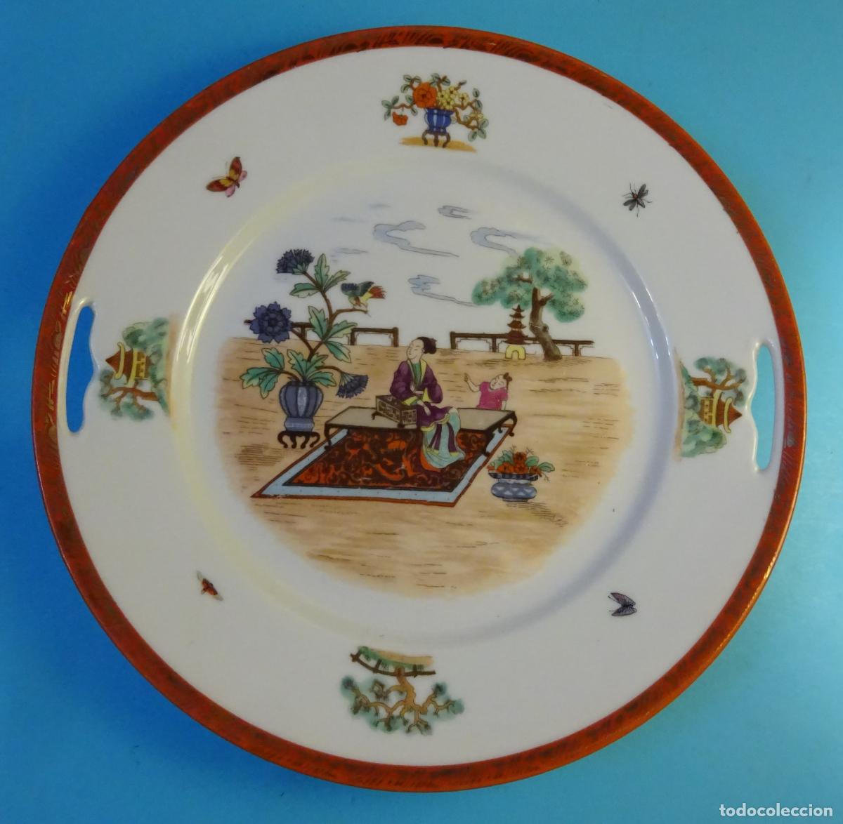Antig&uuml;edades: PLATO DE PORCELANA CON ASAS CALADAS ESCENA ORIENTAL. MARCA EN REVERSO A IDENTIFICAR. DI&Aacute;METRO 26 CM