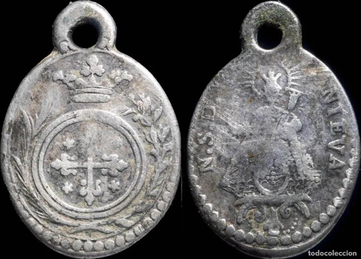 Antiquit&auml;ten: 18th century silver religious medal, V de Nieva / Dominican Shield - 21x14 mm.