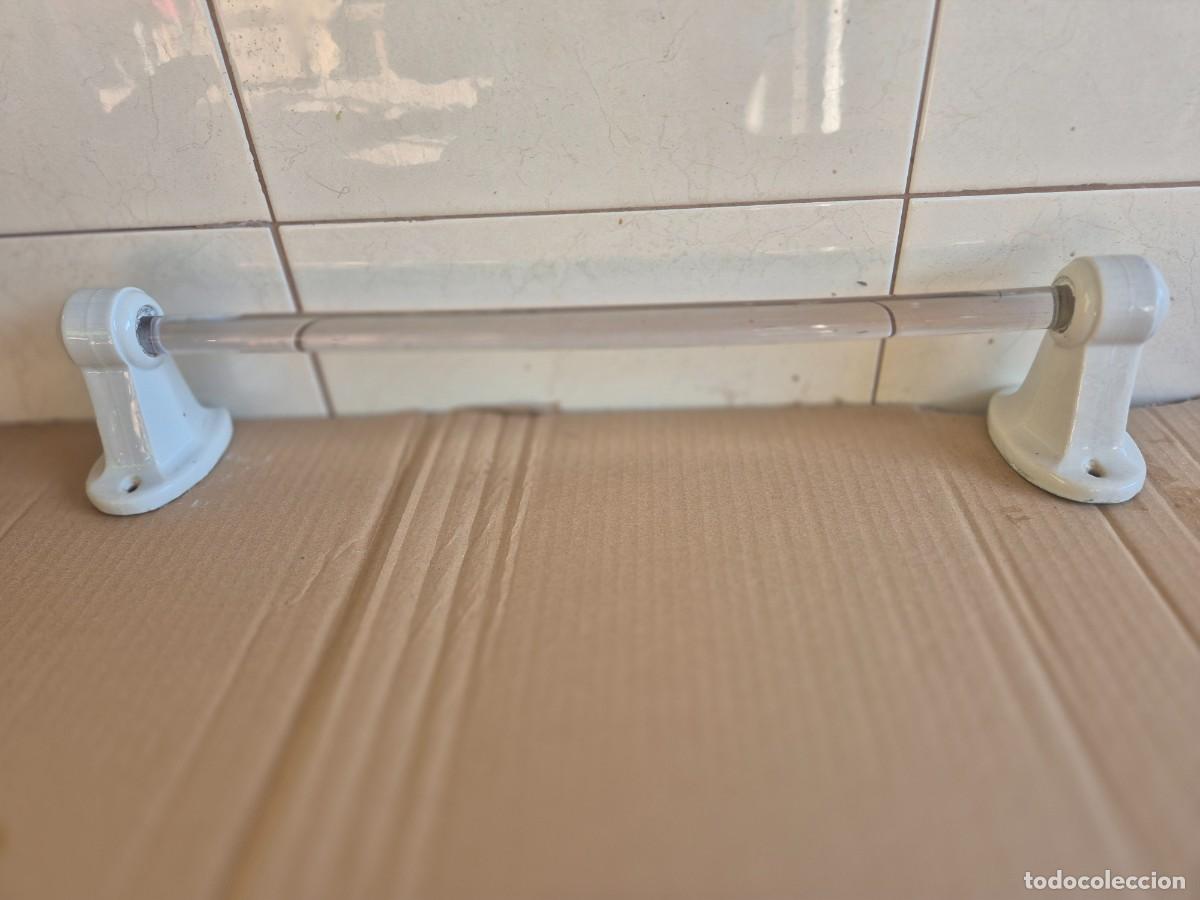 Antig&uuml;edades: BARRA TOALLERO CRISTAL CON SOPORTES DE PORCELANA.