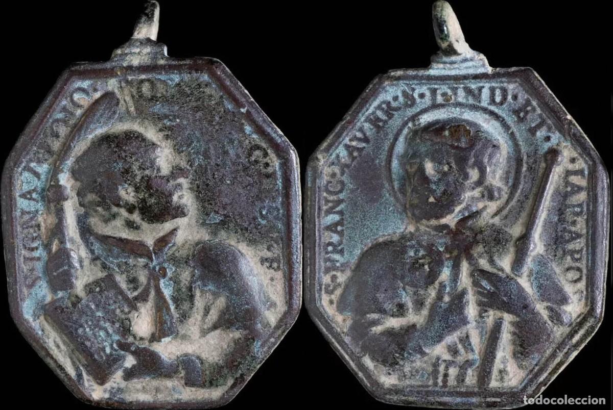 Antig&uuml;edades: Religious medal XVI-XVII centuries, San Ignacio / San Francisco Javier - 30x37mm