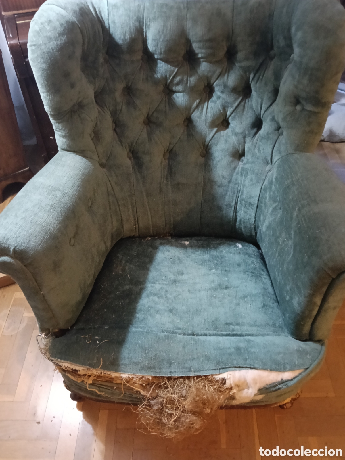 Antig&uuml;edades: Sill&oacute;n orejero para tapizar verde terciopelo pero se puede tapizar en otra tela