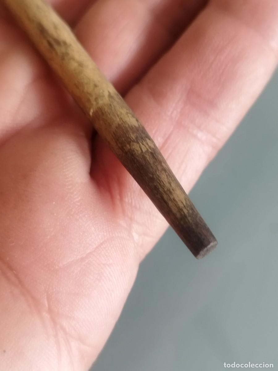 Antig&uuml;edades: Antiguo mango, punz&oacute;n de madera a identificar. - Foto 2