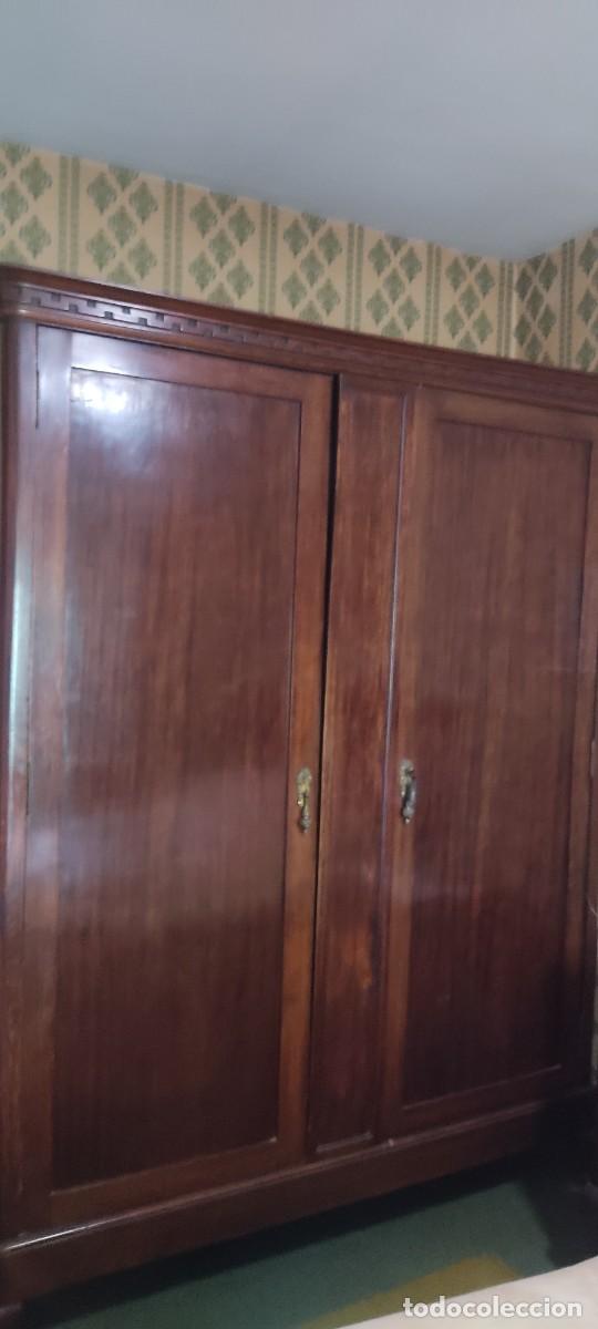 Antig&uuml;edades: Conjunto dormitorio de caoba con herrajes de bronce