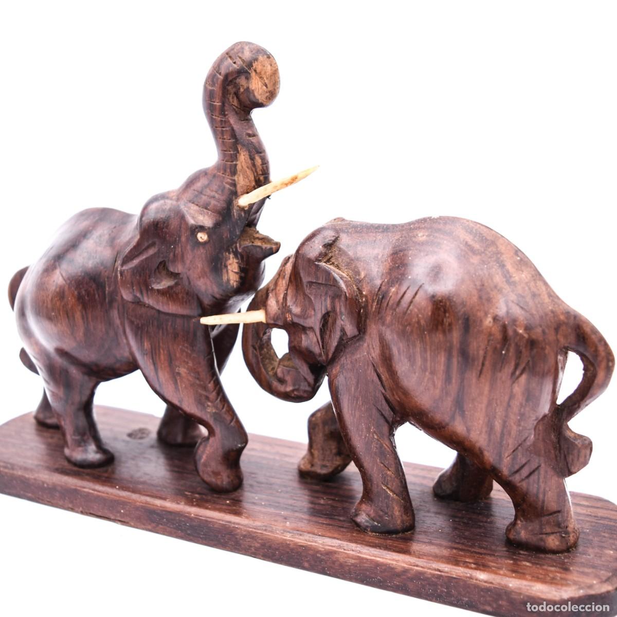Antig&uuml;edades: Escultura - Elefantes tallados en madera