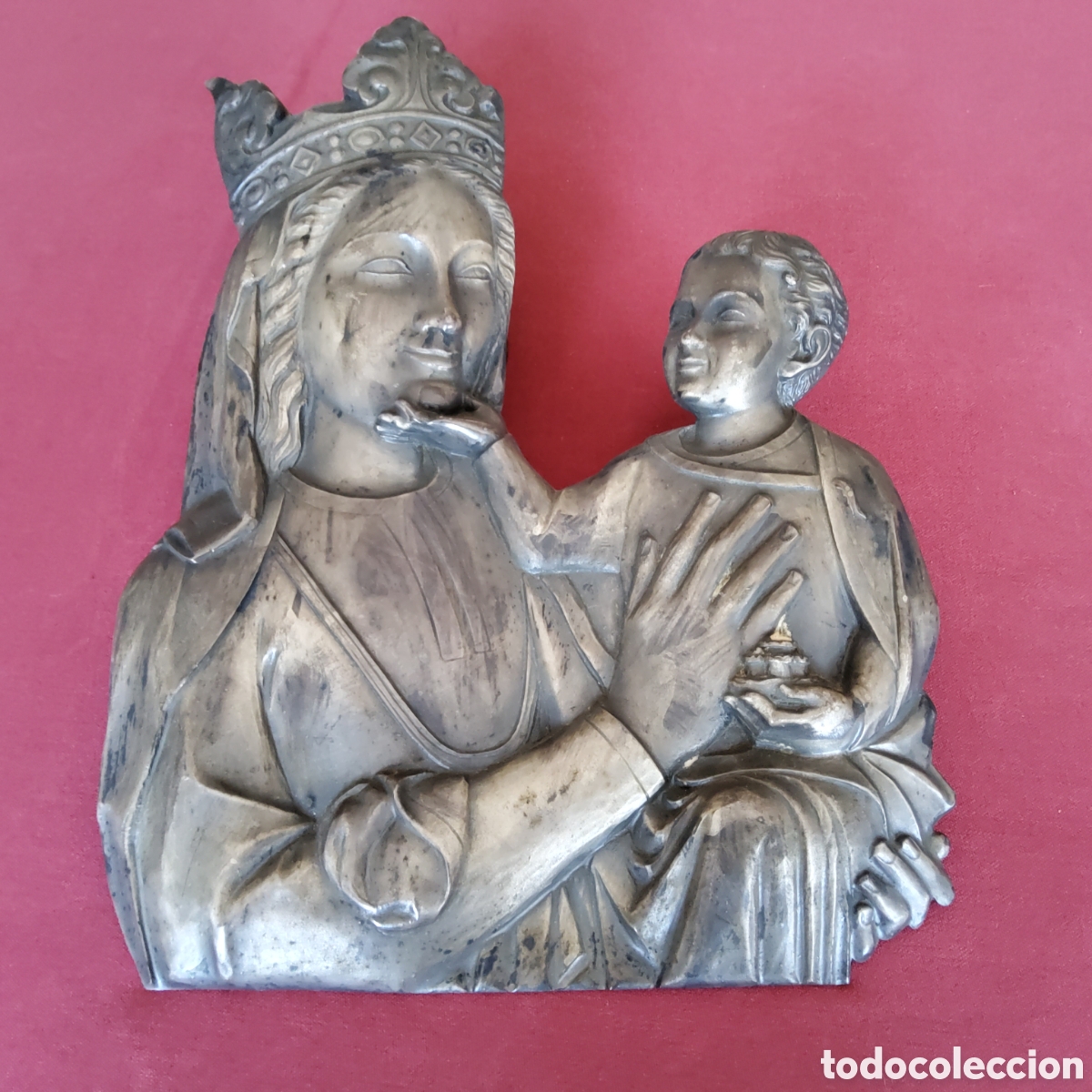 Antig&uuml;edades: ANTIGUO RELIEVE RELIGIOSO QUE REPRESENTA A LA VIRGEN CON EL NI&Ntilde;O, DE COBRE CON ACABADO PLATEADO