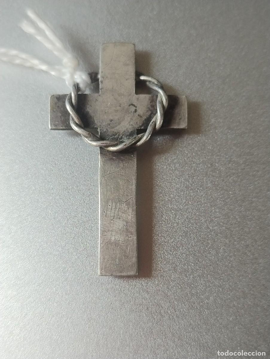 Antig&uuml;edades: Bonito crucifijo para colgante o rosario unos 2 x 3 cm metal.
