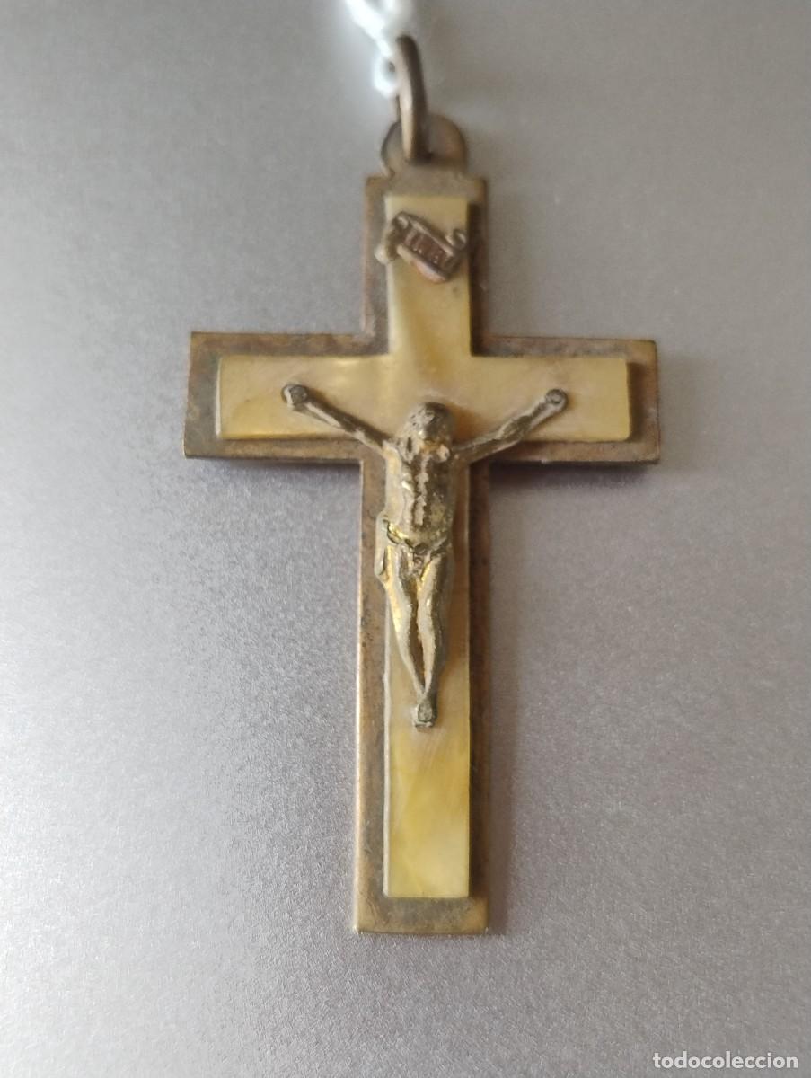 Antig&uuml;edades: Bonito y antiguo crucifijo para colgante o rosario unos 5 x 3 cm metal dorado, cristo en relieve