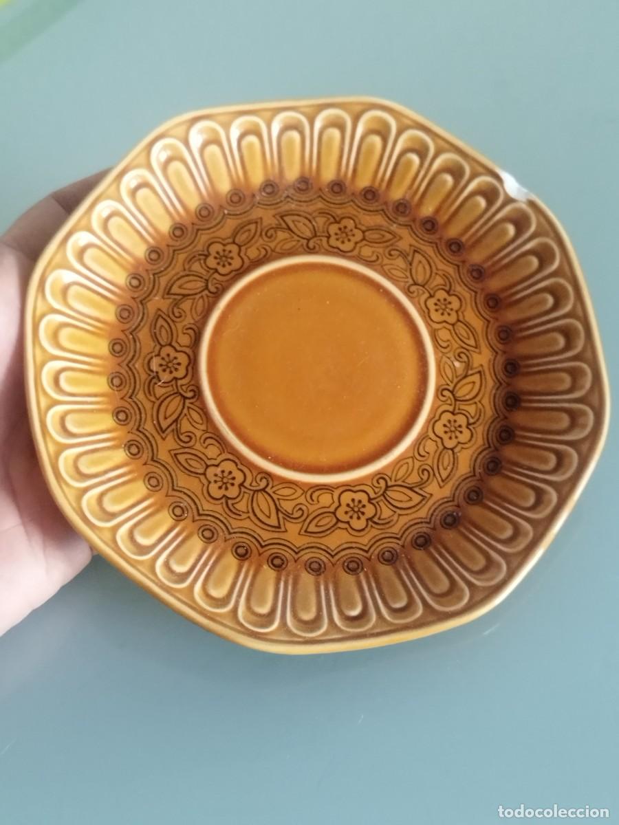 Antig&uuml;edades: Antiguo plato de porcelana, Pontesa, espec&iacute;ficamente al modelo &rdquo;Alfar Etrusco Acanthus&rdquo;. Con falta.