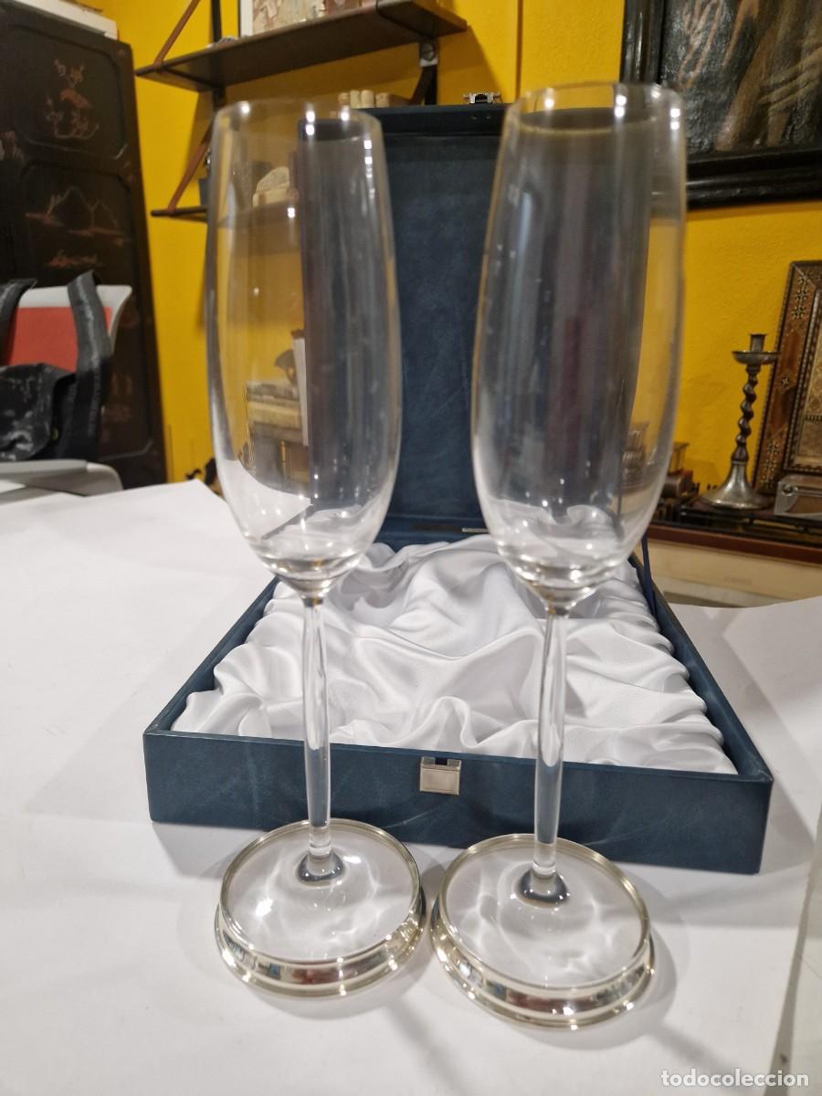 Antig&uuml;edades: Grandes copas de cristal y plata.
