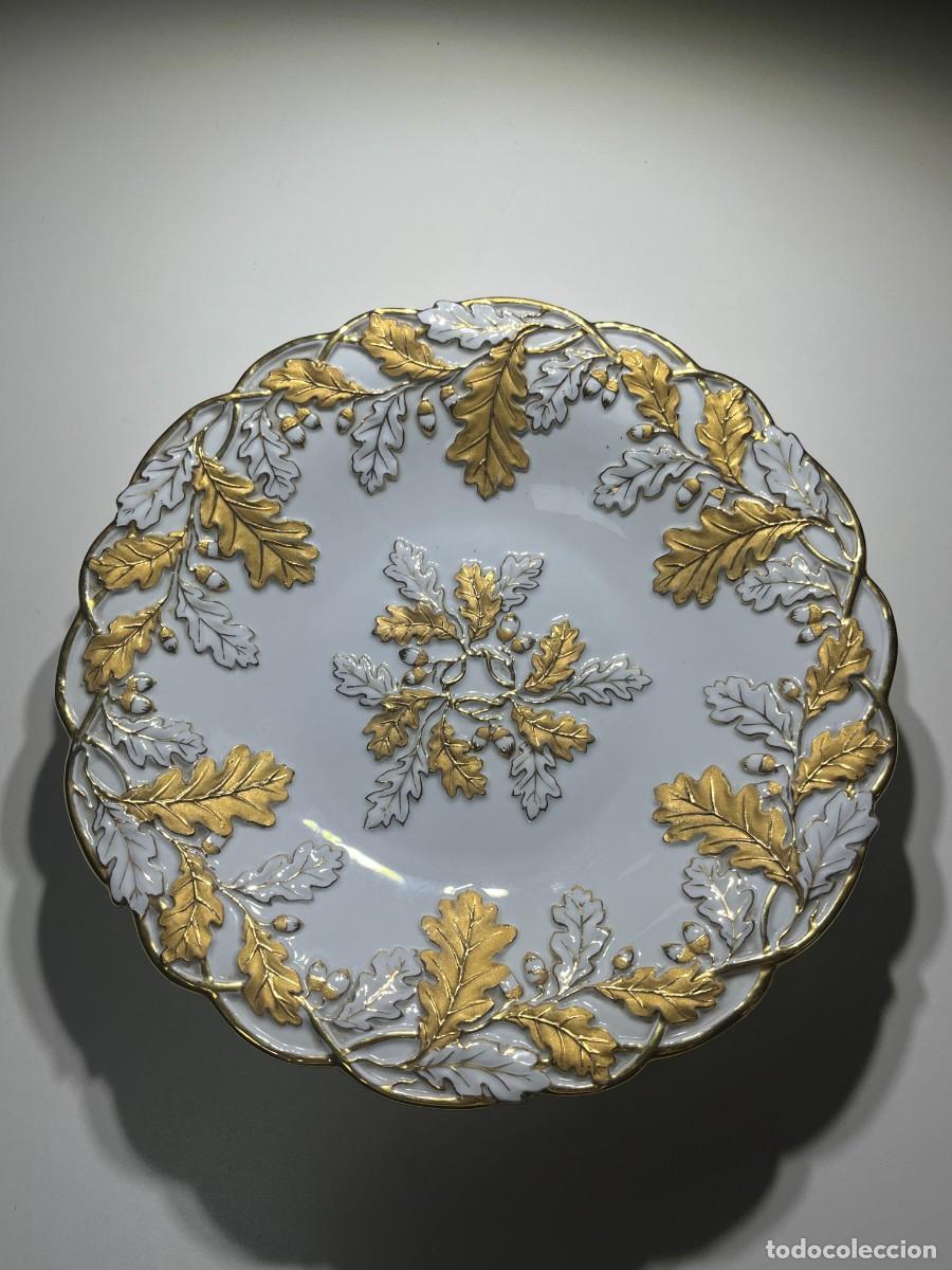 Antig&uuml;edades: Plato de Presentaci&oacute;n MEISSEN - Relieve Hojas de Roble y Bellotas Oro 24K - &Oslash; 28 cm