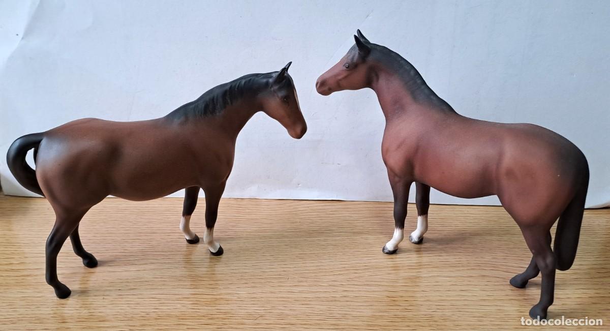 Antig&uuml;edades: PAREJA DE CABALLOS DE PORCELANA DE LA CASA INGLESA BESWICK. CABALLOS-01