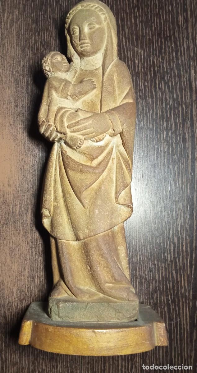 Antig&uuml;edades: Virgen con el Ni&ntilde;o Jes&uacute;s tallada en piedra arenisca.(Fines del Siglo XIV - Siglo XV)