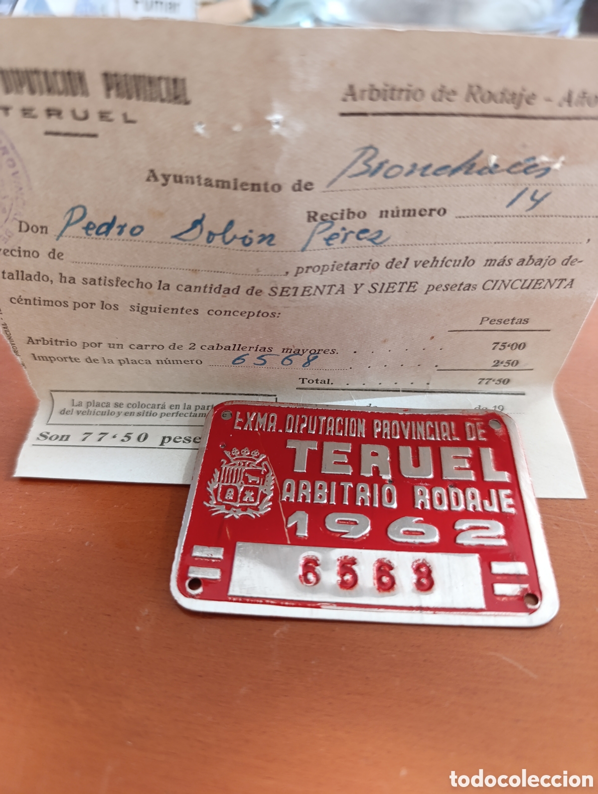 Antig&uuml;edades: Placa de &rdquo;Arbitrio de Rodaje&rdquo; de Teruel a&ntilde;o 1962, perfecta,con documento