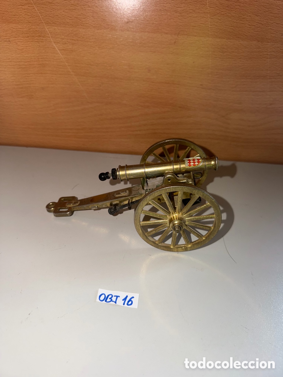 Antig&uuml;edades: R&eacute;plica de ca&ntilde;&oacute;n antiguo lat&oacute;n