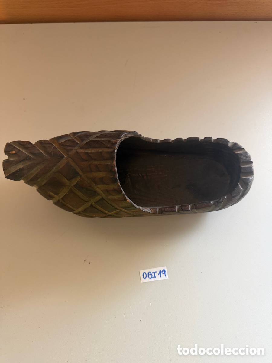 Antig&uuml;edades: zueco de madera tallado a mano - Foto 2