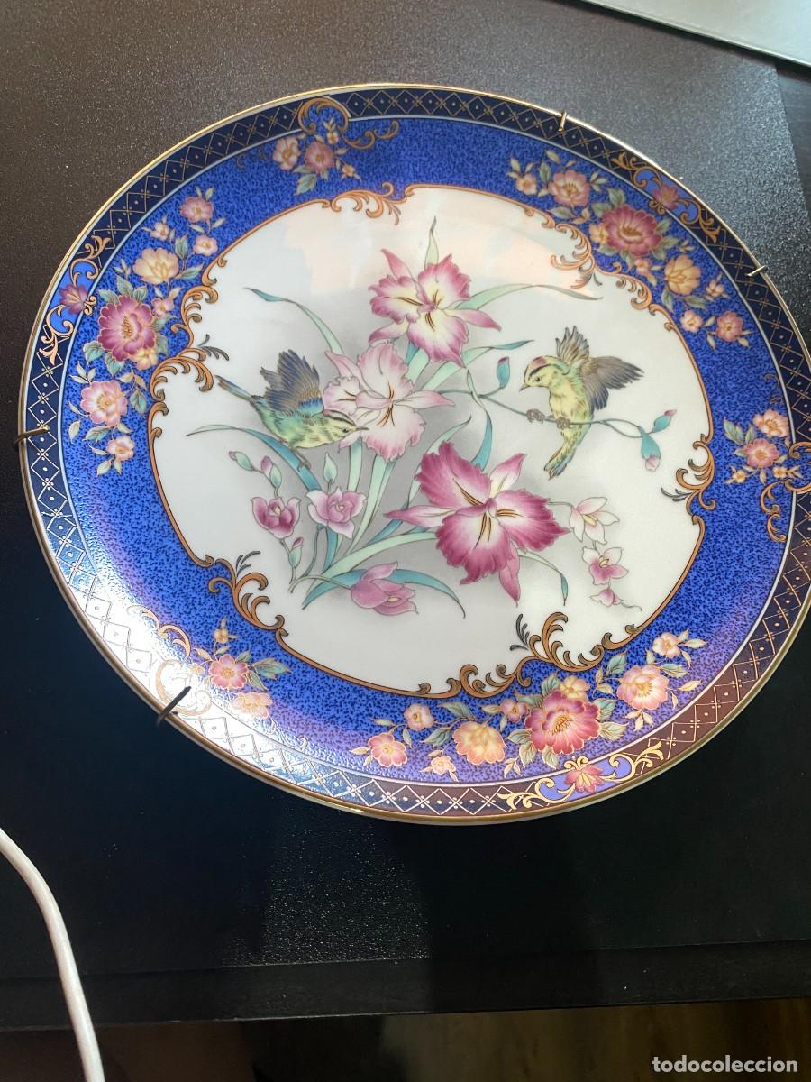 Antig&uuml;edades: PLATO DECORATIVO DE PARED EN PORCELANA JAPONESA (JAPAN) - FLORES Y AVES - BORDE AZUL COBALTO Y ORO