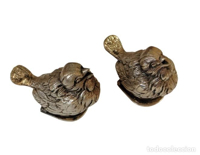 Antig&uuml;edades: ANTIGUO SALERO Y PIMENTERO EN FORMA DE P&Aacute;JARO. PLATA CINCELADA. EUROPA. XIX-XX