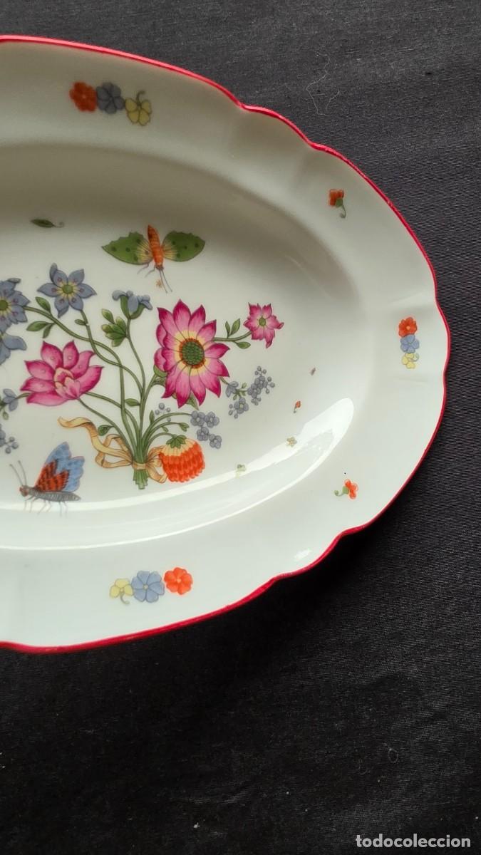 Antig&uuml;edades: Rabanera o fuente ovalada de servir en fina porcelana francesa de Limoges, realizada por la prestigi