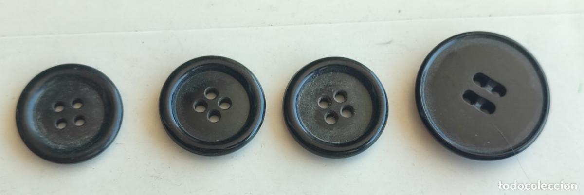 Antig&uuml;edades: LOTE DE 4 BOTONES ANTIGUOS, DE 20 A 37 MM