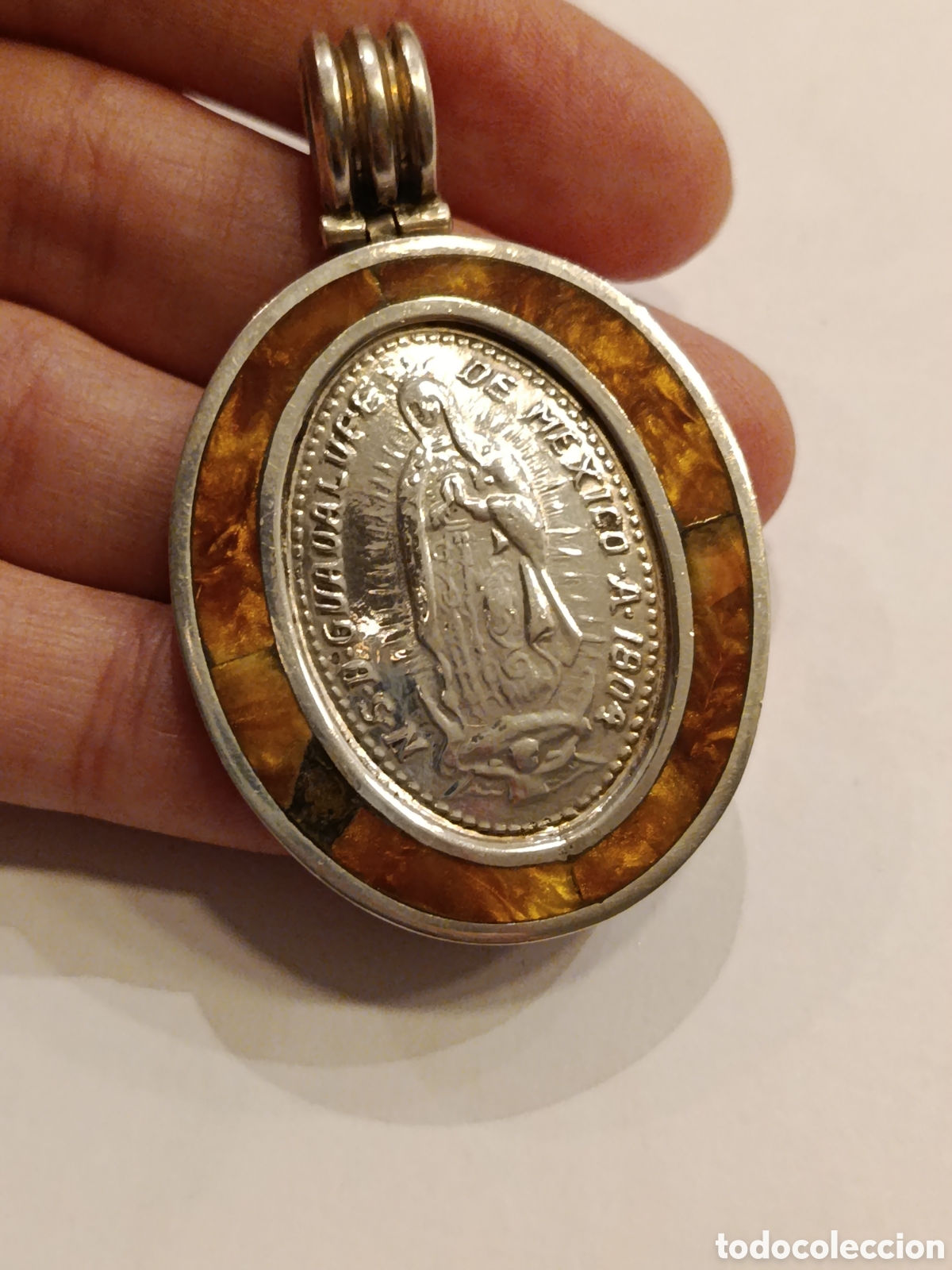 Antig&uuml;edades: Medall&oacute;n Virgen de Guadalupe . Con ojo de tigre en plata 925.