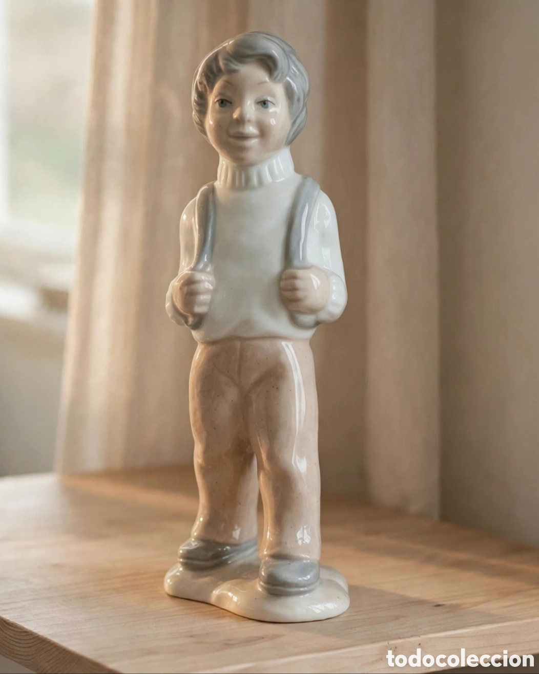 Oggetti Antichi: Figura de porcelana original TENGRA Valencia - Ni&ntilde;o con mochila - Vintage a&ntilde;os 70. Mochilero