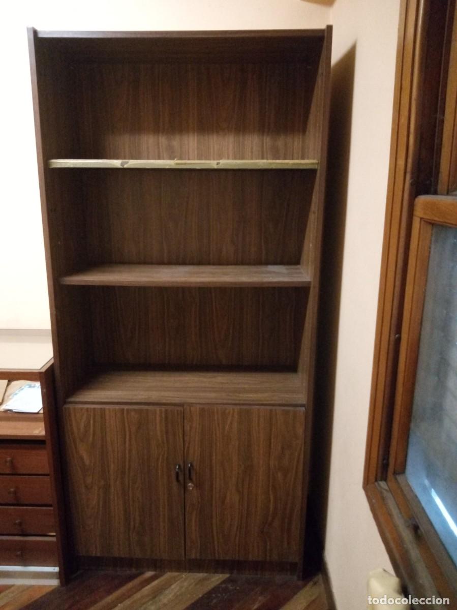 Antig&uuml;edades: Mesa de oficina con un dise&ntilde;o cl&aacute;sico
