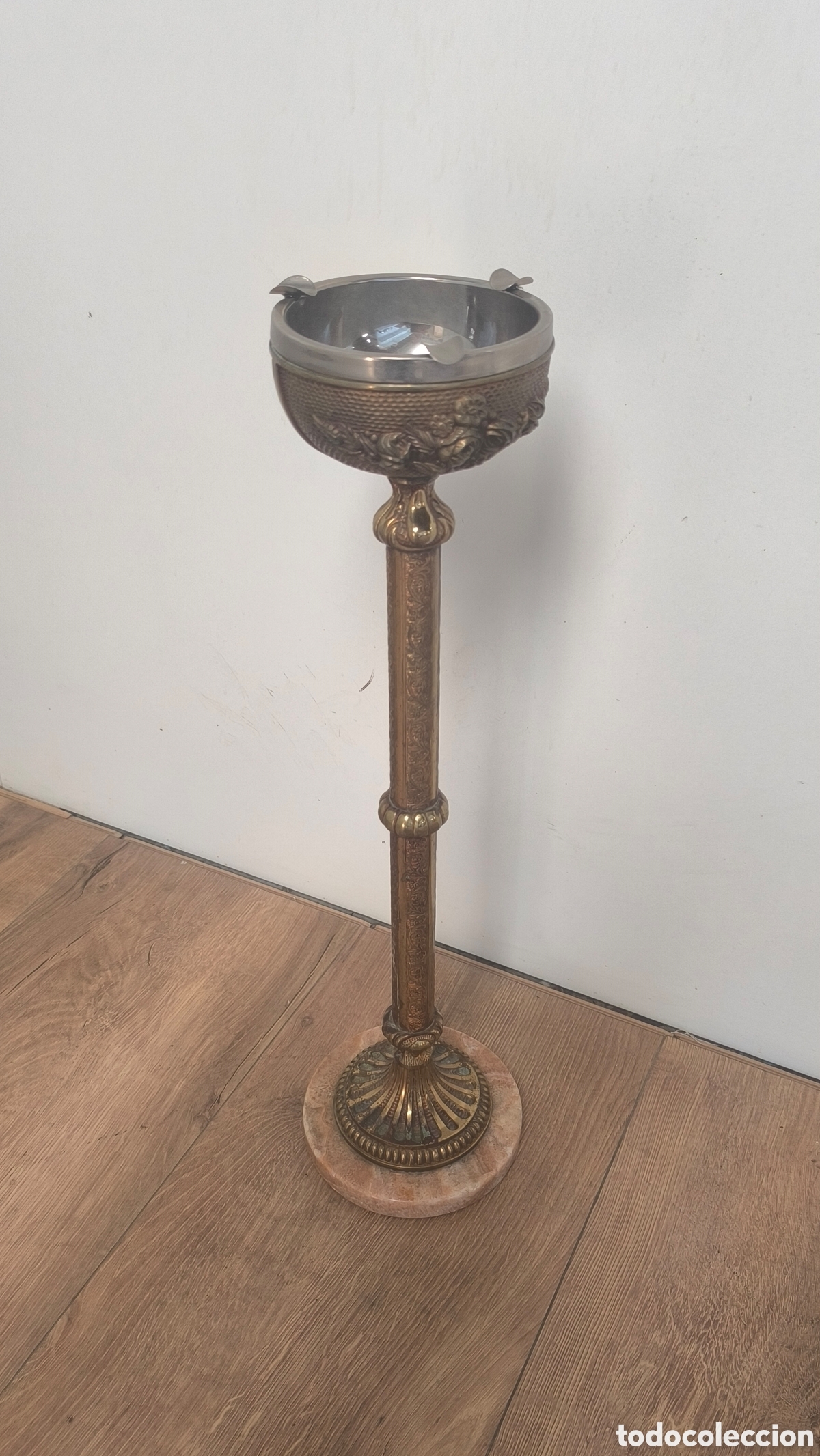Antig&uuml;edades: CENICERO DE PIE EN BRONCE EXCLUSIVO ANTIGUO