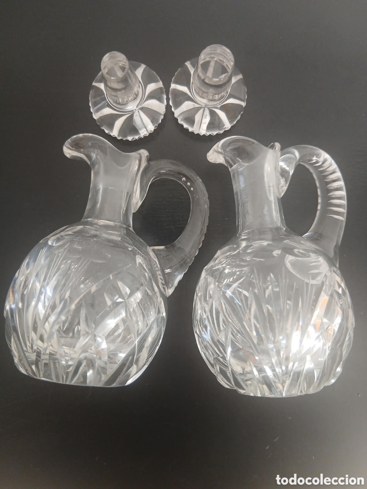 Antig&uuml;edades: Pareja de licoreras de cristal tallado antigua