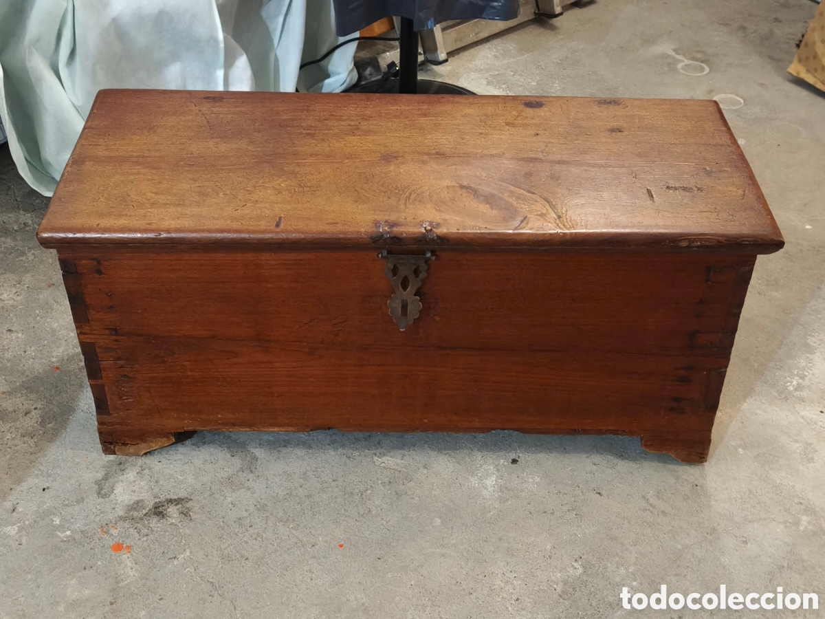 Antig&uuml;edades: Arc&oacute;n ba&uacute;l antiguo colonial de madera