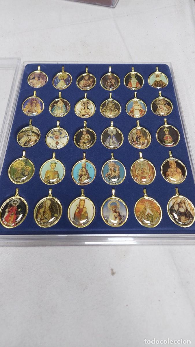 Antig&uuml;edades: Coleccion de 30 medallas religiosas