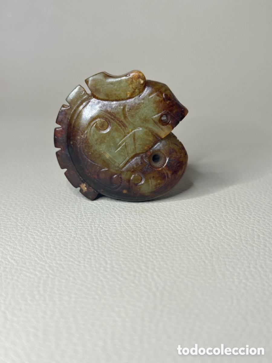 Antig&uuml;edades: Drag&oacute;n de jade en rosca, dinast&iacute;a Zhou del Oeste de China (1046 a. C. - 771 a. C.)