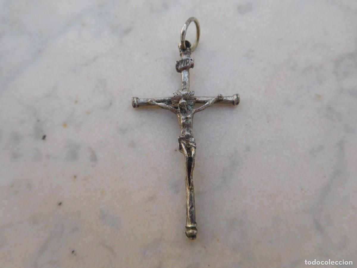 Antig&uuml;edades: Crucifijo de plateado antiguo