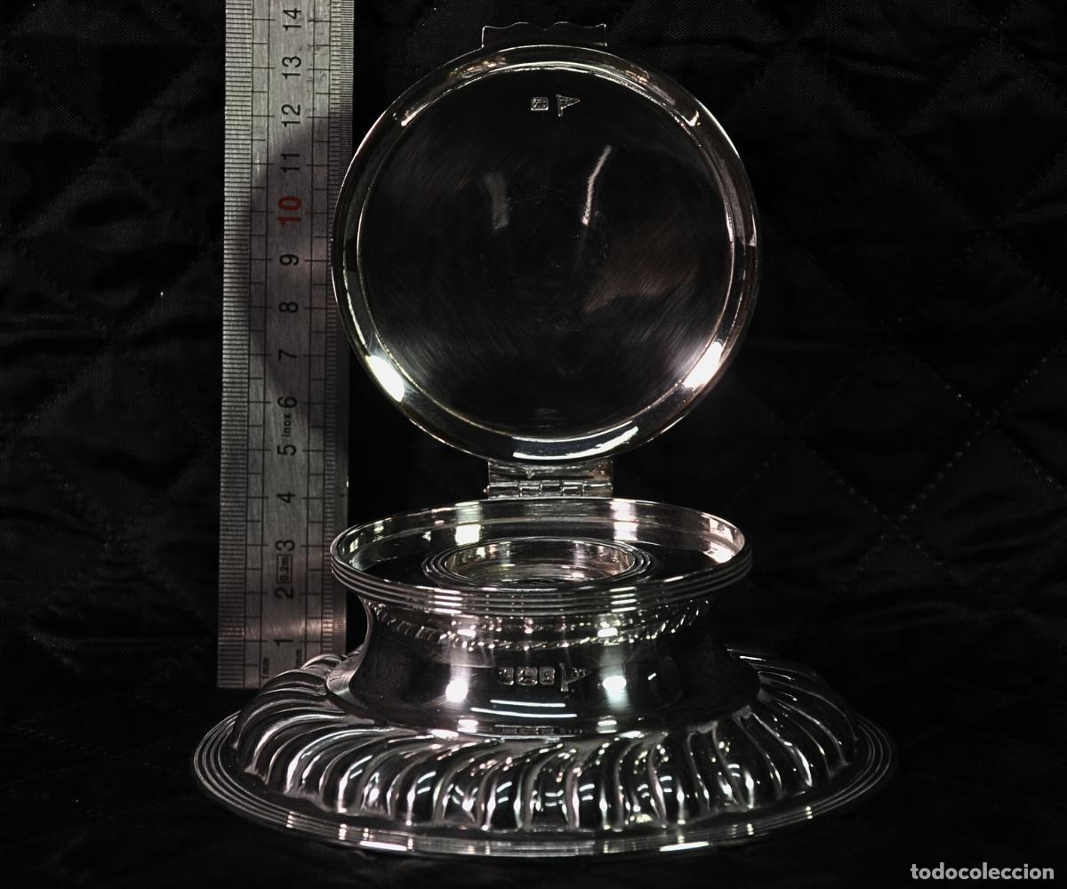 Antig&uuml;edades: Tintero de plata esterlina con tapa abatible y dep&oacute;sito de cristal, fabricado en Londres en 1892