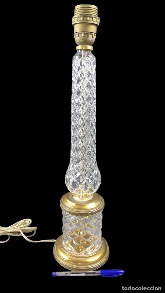 Antig&uuml;edades: Candelero. L&aacute;mpara. Lat&oacute;n. Cristal tallado. Francia. Siglo XIX-XX. 49 cm x 13 cm.