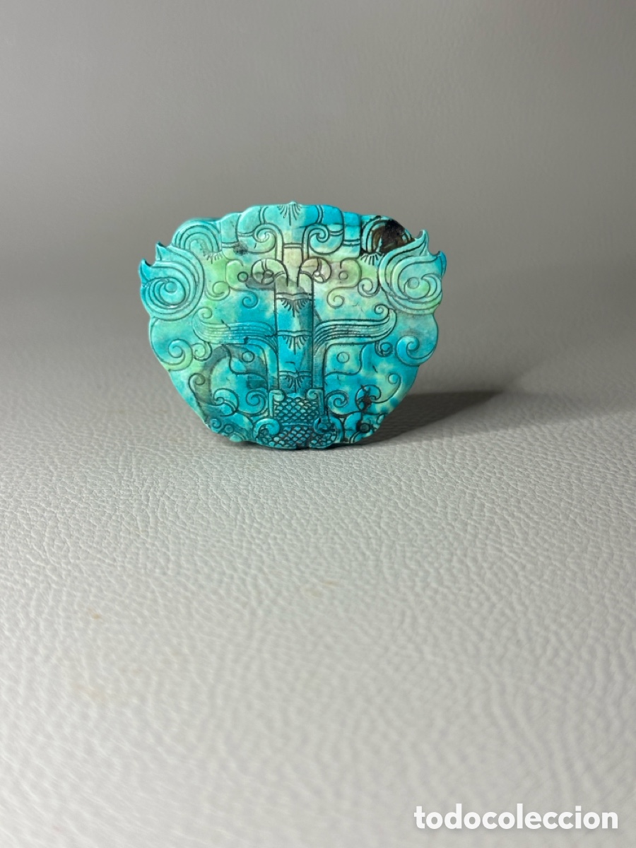 Antig&uuml;edades: Placa de turquesa con m&aacute;scara de Taotie, per&iacute;odo de Primavera y Oto&ntilde;o, China (770 a. C. - 476 a. C.)