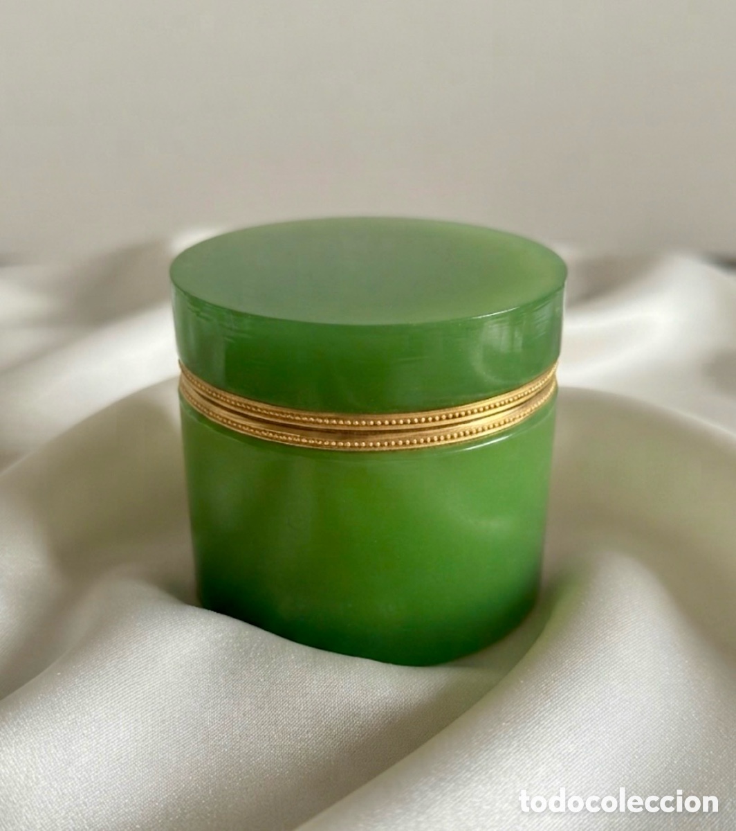Antig&uuml;edades: Joyero opalina verde y ormolu