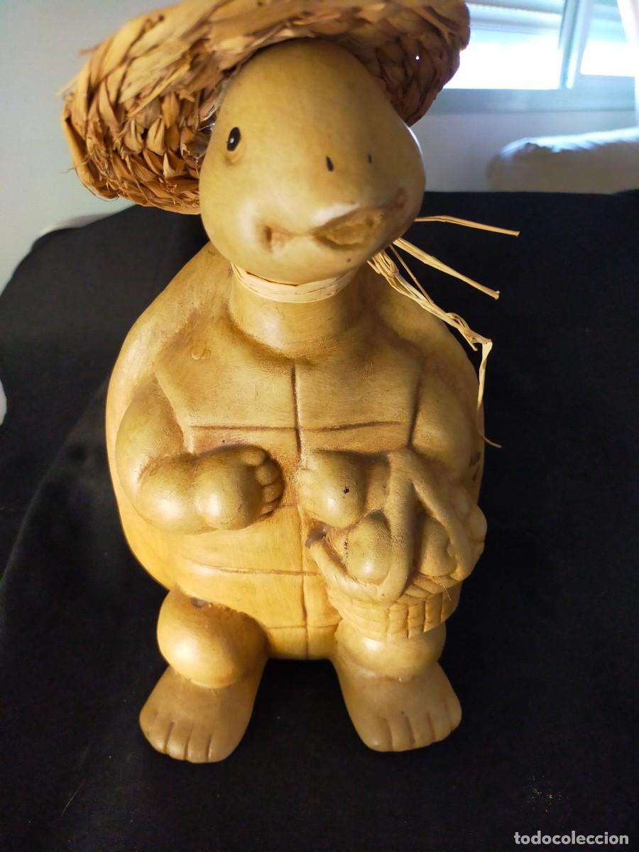 Antig&uuml;edades: TORTUGA CON CESTA EN CER&Aacute;MICA Y SOMBRERO DE PAJA. 5 X 29 X 13 CM. 460 GR. VER FOTOS. A&Ntilde;OS 80