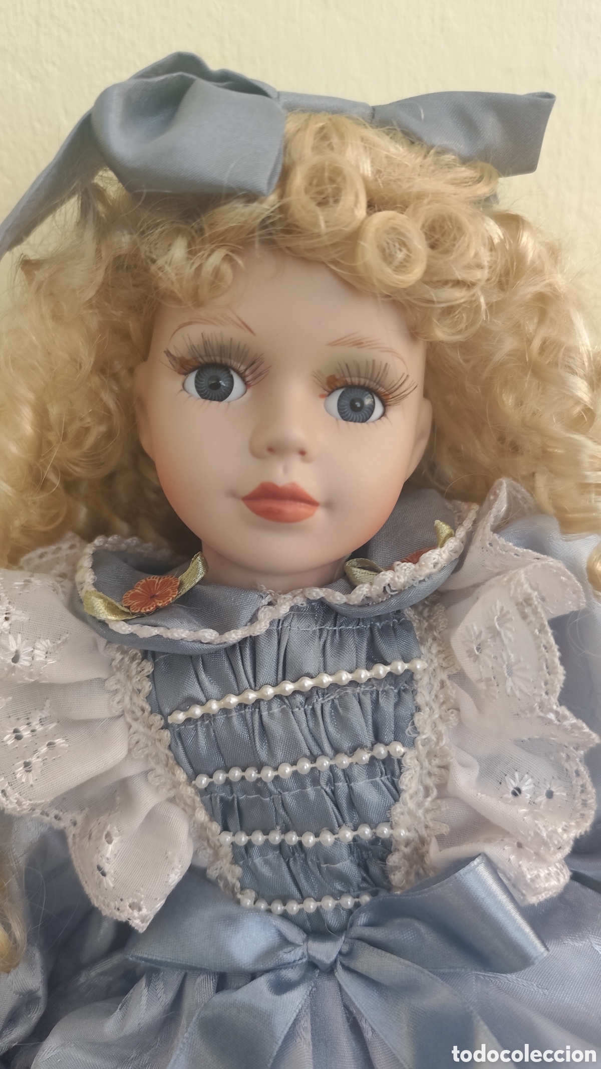 Antig&uuml;edades: Mu&ntilde;eca de porcelana blanca